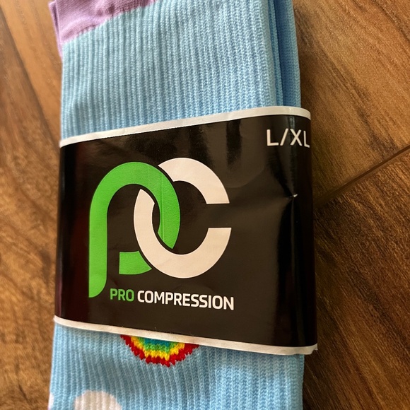 Pro Compression Rainbow Love Socks - NWT - Picture 3 of 4
